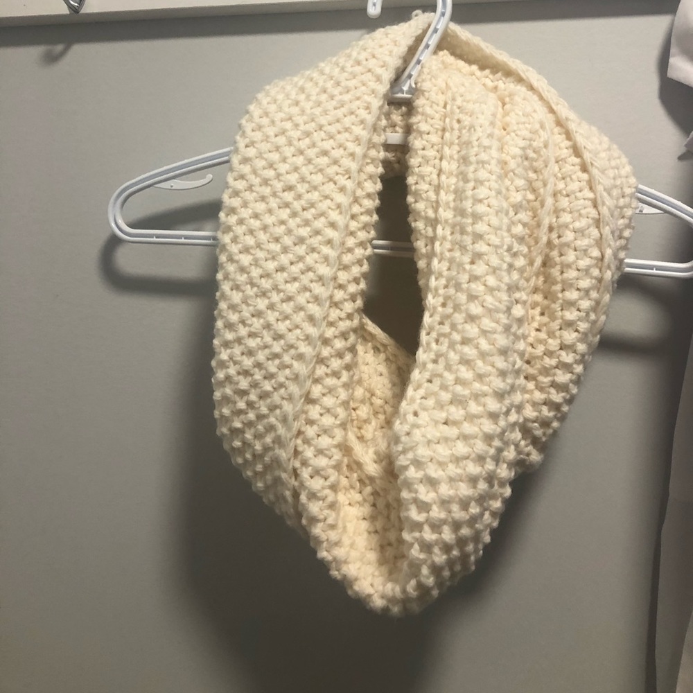 2 Beautiful Scarves : Open to OFFERS.